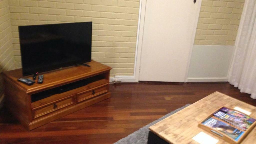Affordable & Comfortable Apartment On Langley Park パース エクステリア 写真